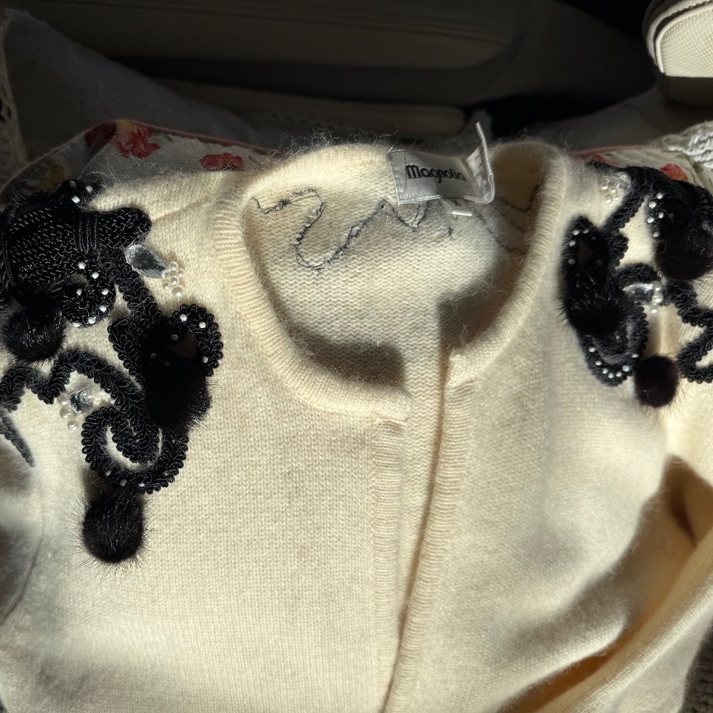 Magnolia Angora wool sweater - Picture 3 of 13